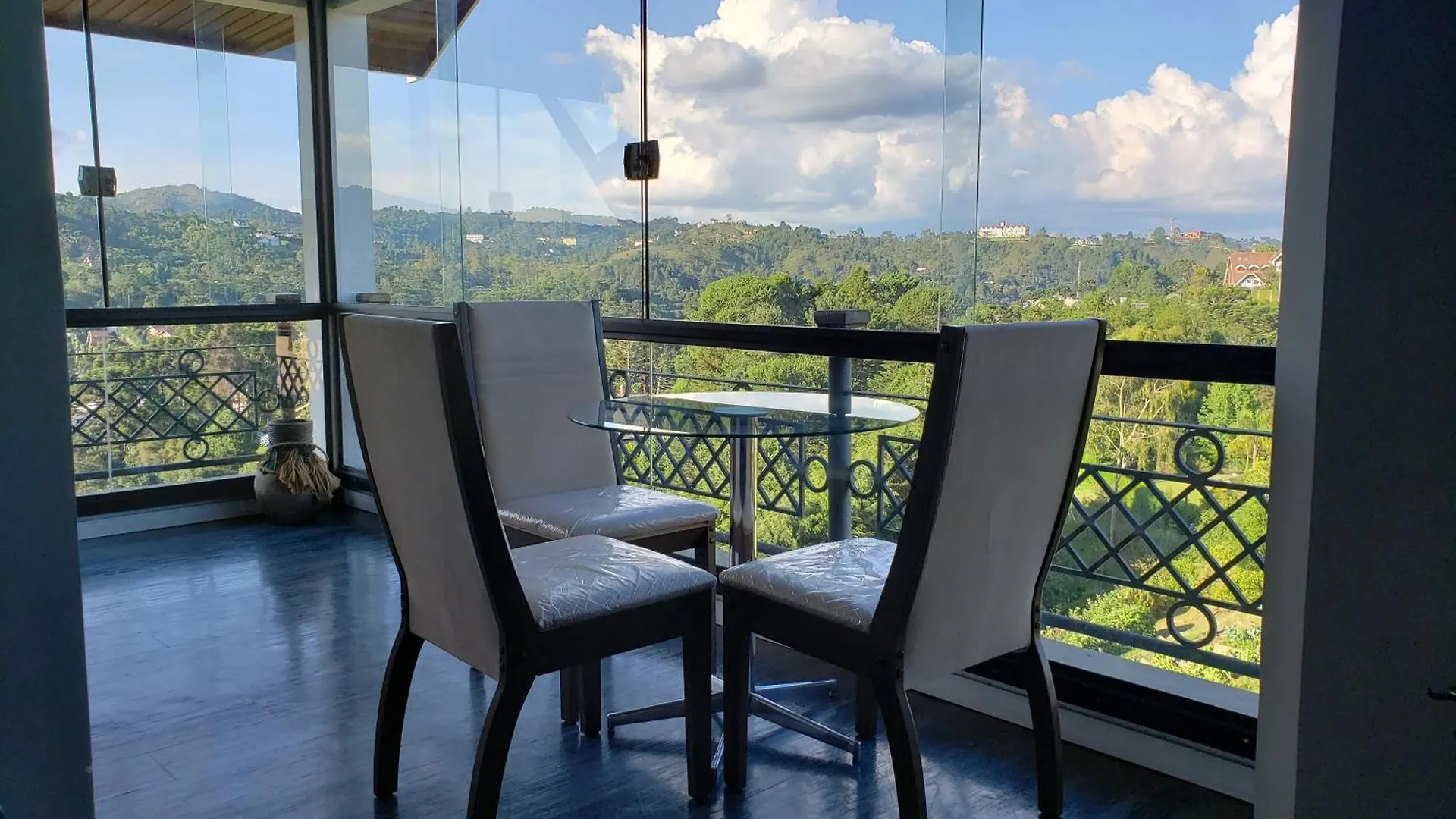 Flat Duplex Com Excelente Vista A 1,2 Km Capivari Campos do Jordão