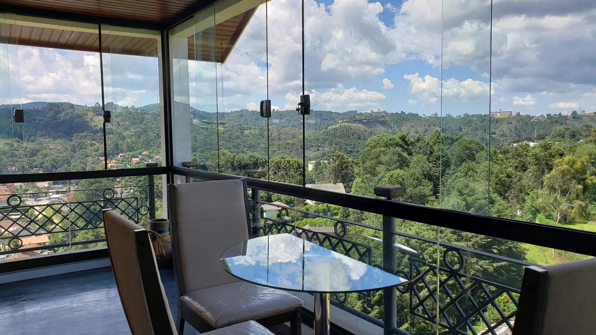 Flat Duplex Com Excelente Vista A 1,2 Km Capivari Campos do Jordão Brésil